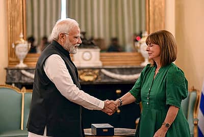 ಪ್ರಧಾನಿ ನರೇಂದ್ರ ಮೋದಿ ಮತ್ತು ಗ್ರೀಕ್ ಅಧ್ಯಕ್ಷೆ ಕ್ಯಾಥರಿನಾ ಸಕೆಲರೊಪೌಲೊ