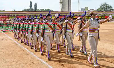 ಮಹಿಳಾ ಪೊಲೀಸರಿಂದ ಪರೇಡ್ ಸಿದ್ಧತೆ