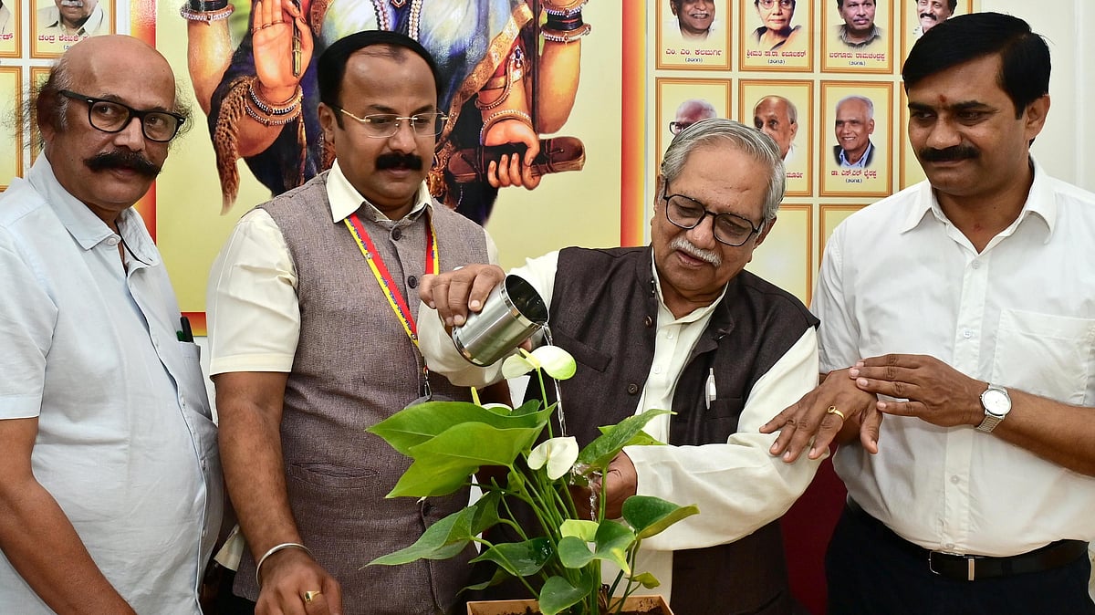 ಕನ್ನಡಿಗರು ಸದಾ ಜಾಗೃತರಾಗಿರಬೇಕು: ಕವಿ ದೊಡ್ಡರಂಗೇಗೌಡ 