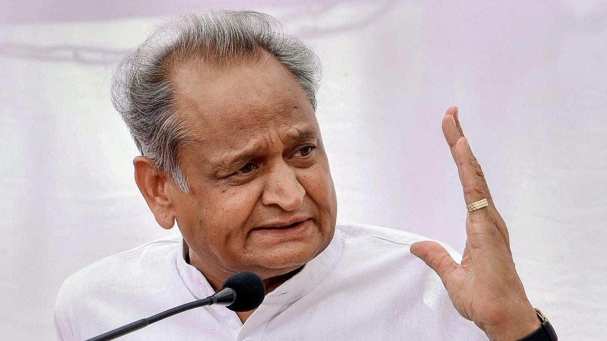 ಕೇಂದ್ರ ಸರ್ಕಾರ, ತೈಲ ಕಂಪನಿಗಳು ಜನಸಾಮಾನ್ಯರ ಜೇಬಿಗೆ ಕನ್ನ ಹಾಕುತ್ತಿವೆ: ಗೆಹಲೋತ್