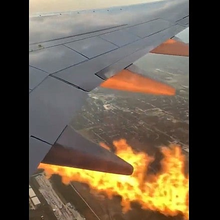 Video: ಹಾರುವ ವೇಳೆ ವಿಮಾನದ ಎಂಜಿನ್‌ಗೆ ಬೆಂಕಿ– ಸುರಕ್ಷಿತ ಲ್ಯಾಂಡಿಂಗ್!