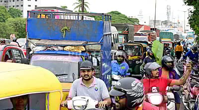 ಮೈಸೂರು ರಸ್ತೆ ಮೇಲ್ಸೇತುವೆಯಲ್ಲಿ ಸಂಚಾರ ದಟ್ಟಣೆ 