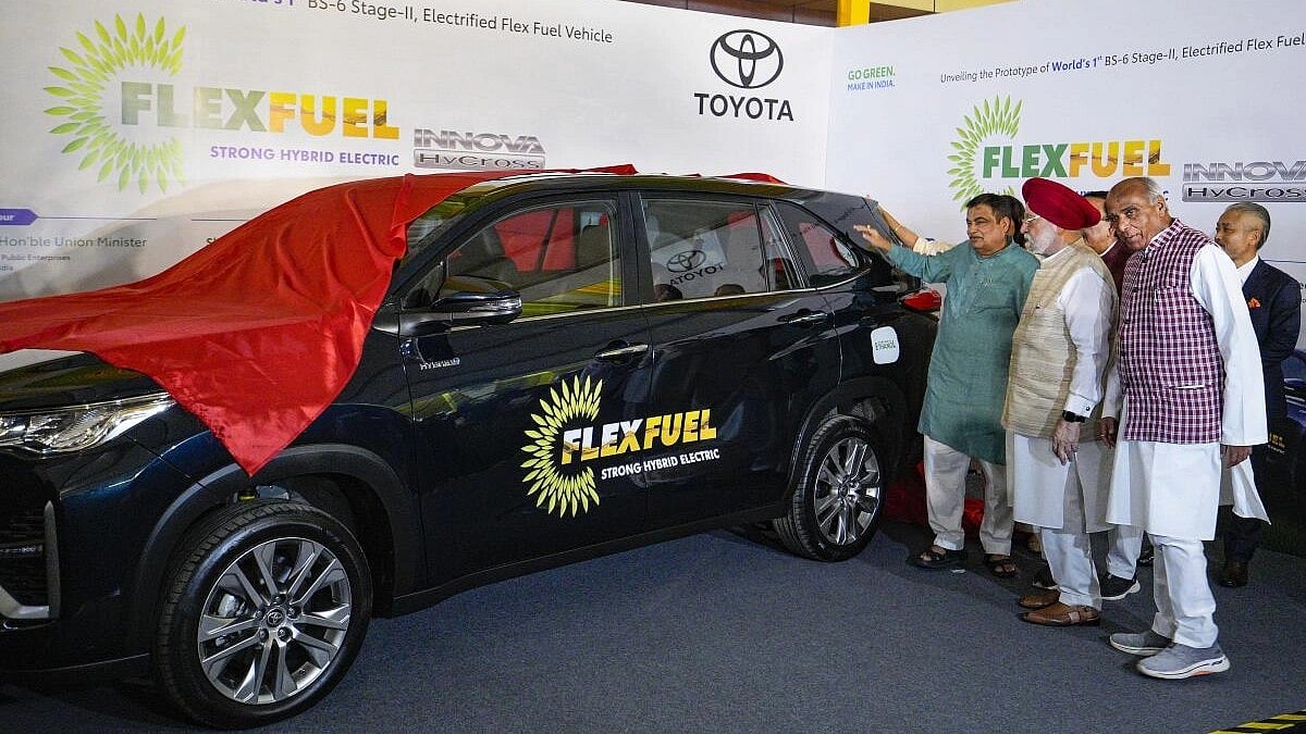 ಎಥನಾಲ್–ಬ್ಯಾಟರಿ ಚಾಲಿತ ಟೊಯೊಟಾ ಹೈಕ್ರಾಸ್‌; ಲೀಟರ್‌ಗೆ 23.24 ಕಿ.ಮೀ. ಮೈಲೇಜ್ !