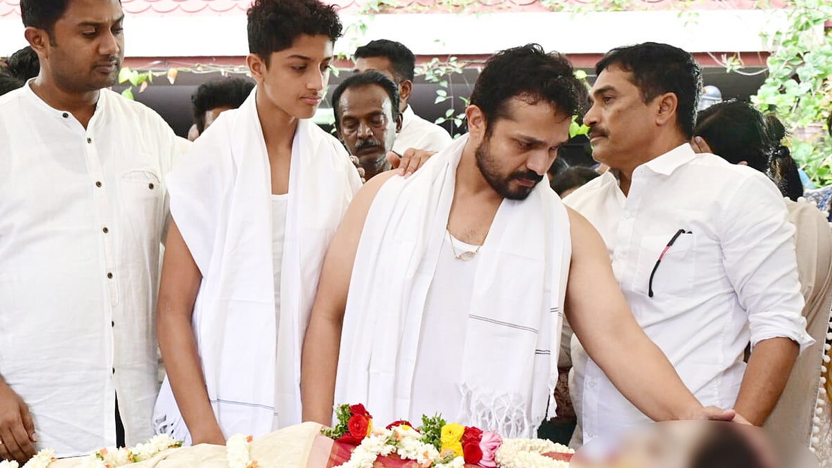 Spandana Vijay- ಹರಿಶ್ಚಂದ್ರ ಘಾಟ್‌ನಲ್ಲಿ ಸ್ಪಂದನಾ ಅಂತ್ಯಸಂಸ್ಕಾರ