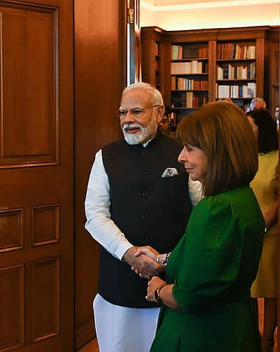 ಪ್ರಧಾನಿ ನರೇಂದ್ರ ಮೋದಿ ಮತ್ತು ಗ್ರೀಕ್ ಅಧ್ಯಕ್ಷೆ ಕ್ಯಾಥರಿನಾ ಸಕೆಲರೊಪೌಲೊ