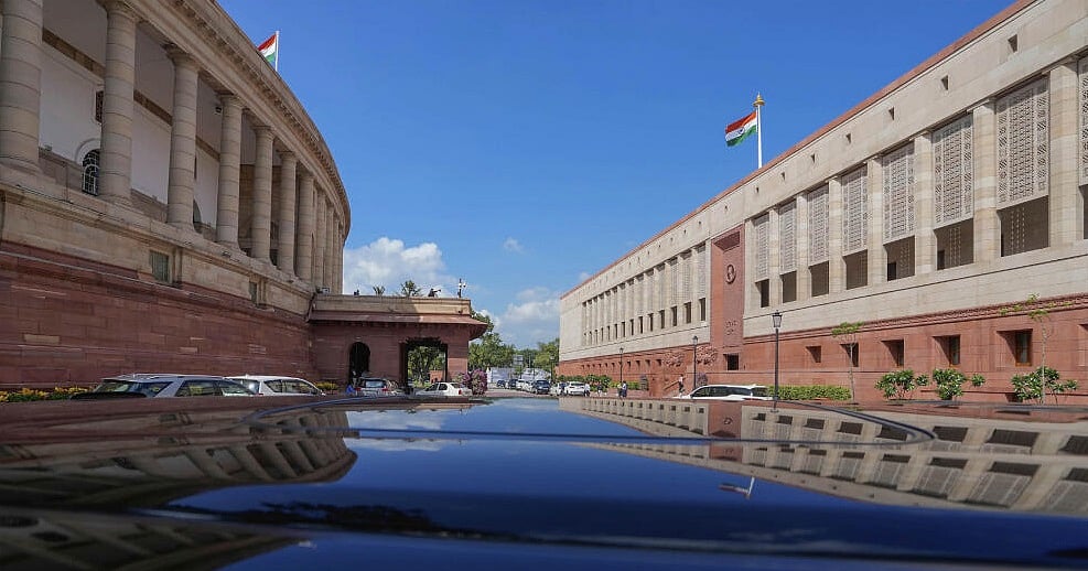 PHOTOS | ಹಳೆಯ ಸಂಸತ್‌ ಭವನದಿಂದ ನೂತನ ಸಂಸತ್‌ ಭವನಕ್ಕೆ ಹೆಜ್ಜೆ