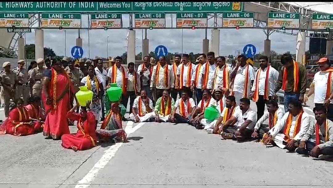 ತಮಿಳುನಾಡಿಗೆ ಕಾವೇರಿ ನೀರು |  ಕನ್ನಡಪರ ಸಂಘಟನೆಗಳ ಪ್ರತಿಭಟನೆ: ಬಂಧನ