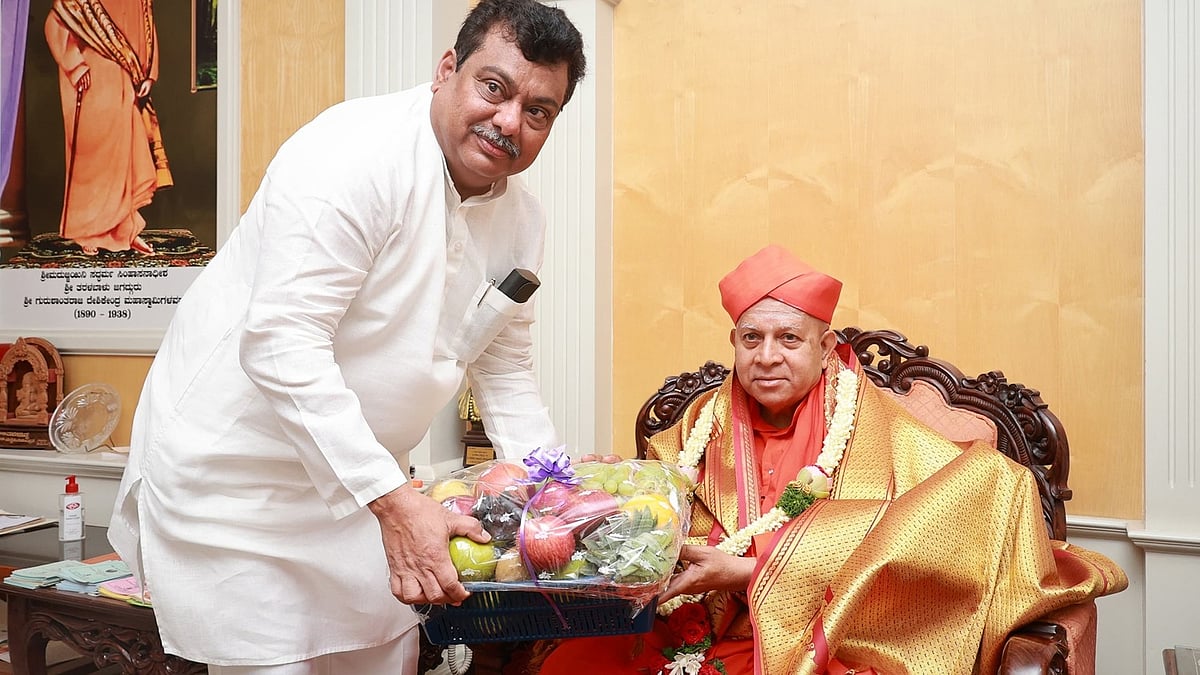 ಕೈಗಾರಿಕಾ ಕಾರಿಡಾರ್‌ಗಳಿಗೆ ಫಲವತ್ತಾದ ಕೃಷಿ ಭೂಮಿ ಸ್ವಾಧೀನ ಬೇಡ: ತರಳಬಾಳು ಶ್ರೀ