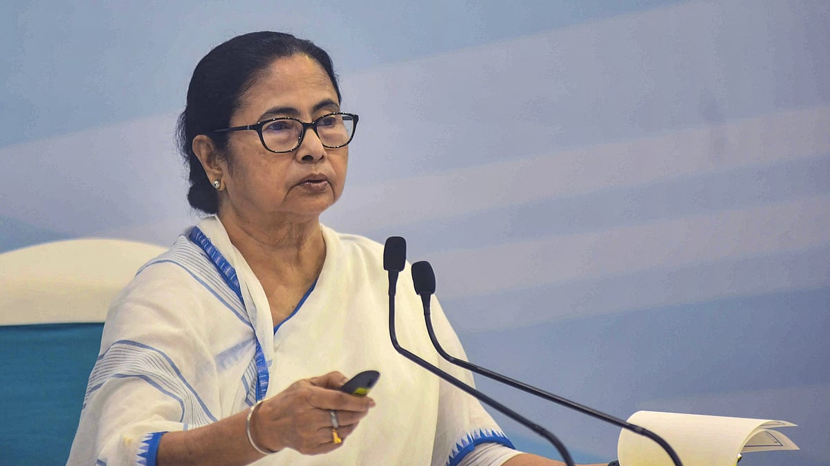 ರೈಲು ಪ್ರಯಾಣಿಕರಿಗೆ ಅಗತ್ಯ ಸುರಕ್ಷತೆ ಒದಗಿಸಬೇಕು: ಕೇಂದ್ರಕ್ಕೆ ಮಮತಾ ಒತ್ತಾಯ