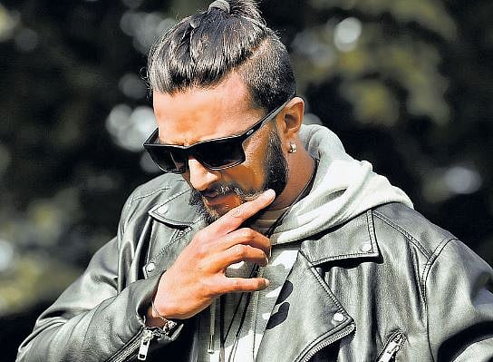 ‘ಹೆಬ್ಬುಲಿ’ಯ ಸುದೀಪ್ ಕೇಶ ವಿನ್ಯಾಸ ಮಕ್ಕಳಿಗೆ ಬೇಡ: ಕ್ಷೌರಿಕರಿಗೆ ಶಿಕ್ಷಕ ಮನವಿ