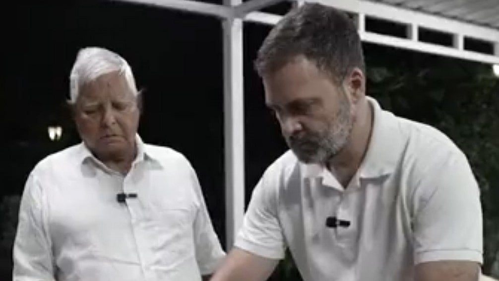 ಲಾಲು ಪ್ರಸಾದ್‌ ಮಾರ್ಗದರ್ಶನದಲ್ಲಿ ‘ಚಂಪಾರಣ್‌ ಮಟನ್‌‘ ತಯಾರಿಸಿದ ರಾಹುಲ್ ಗಾಂಧಿ