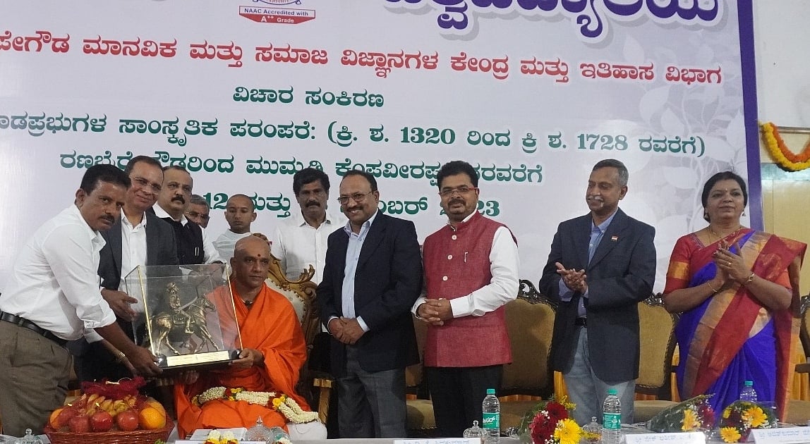 ಕೆಂಪೇಗೌಡರ ಇತಿಹಾಸ ಅಧ್ಯಯನ ಅಗತ್ಯ: ನಿರ್ಮಲಾನಂದನಾಥ ಸ್ವಾಮೀಜಿ 