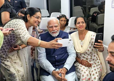 ದೆಹಲಿ ಮೆಟ್ರೊದಲ್ಲಿ ಮೋದಿ– ಸಿಬ್ಬಂದಿ, ಪ್ರಯಾಣಿಕರ ಜೊತೆ ಸಂವಾದ