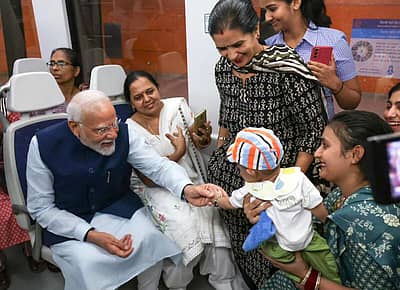 ದೆಹಲಿ ಮೆಟ್ರೊದಲ್ಲಿ ಮೋದಿ– ಸಿಬ್ಬಂದಿ, ಪ್ರಯಾಣಿಕರ ಜೊತೆ ಸಂವಾದ