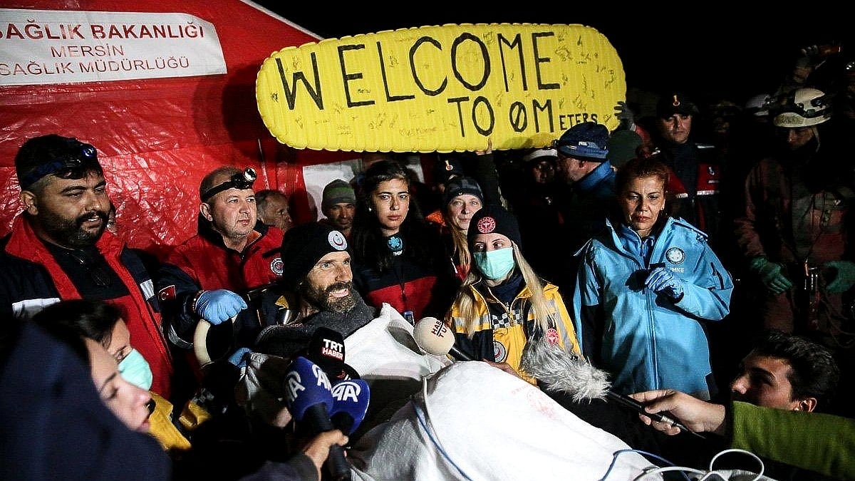 ಗುಹೆಯ 3,000 ಅಡಿ ಆಳದಲ್ಲಿ ಸಿಲುಕಿದ್ದ ಅನ್ವೇಷಕ 8 ದೇಶಗಳ 182 ತಜ್ಞರಿಂದ ರಕ್ಷಣೆ!