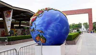 ಭಾರತ ಮಂಟಪದ ಎದುರು ಇರಿಸಲಾದ ಭೂಗೋಳ