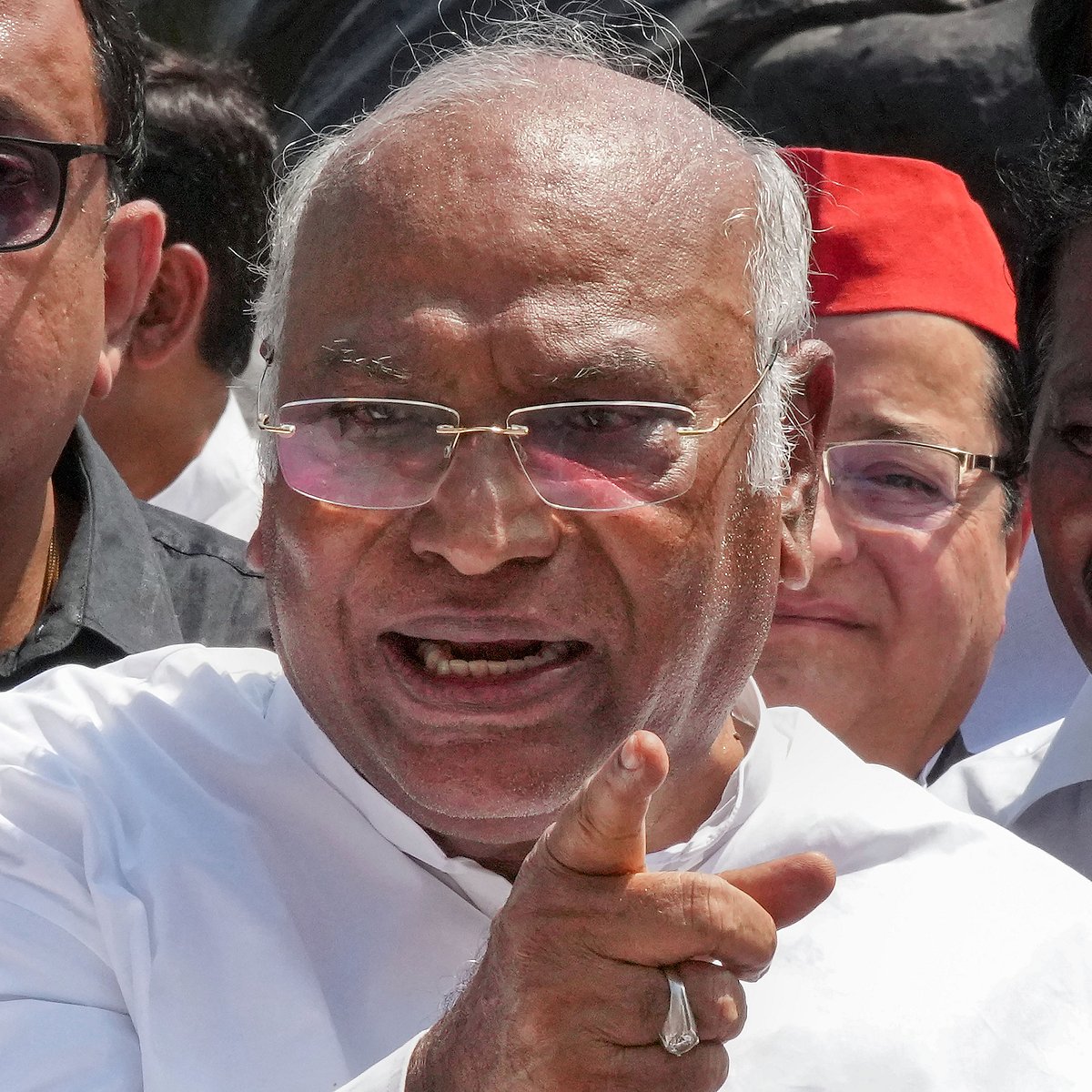 ಮಹಿಳಾ ಮೀಸಲು ಮಸೂದೆ ಪೊಳ್ಳು ಭರವಸೆ: ಖರ್ಗೆ ಟೀಕೆ