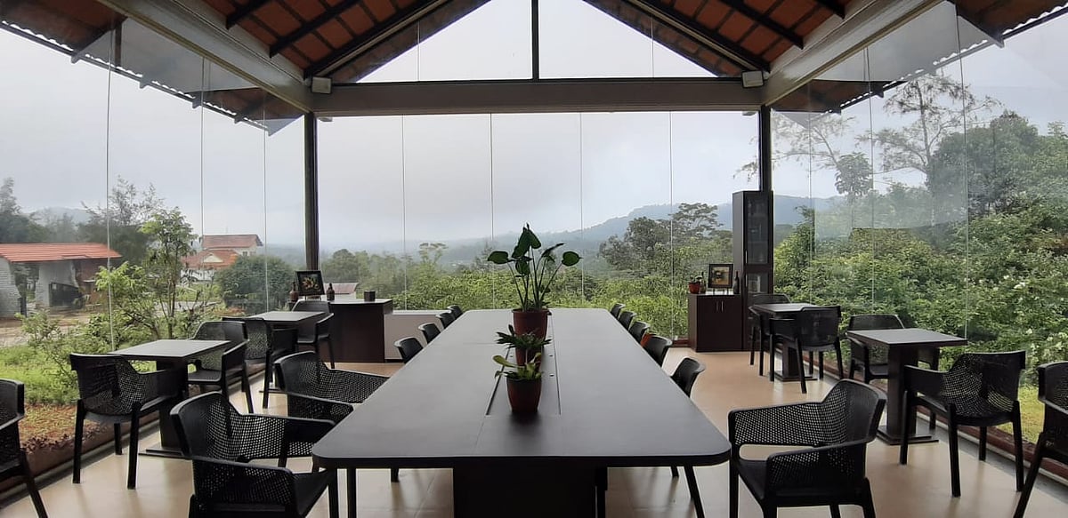 ಹಸಿರು ಪರಿಸರದ ನಡುವೆ ತೇಜಸ್ವಿ ಓದಿನ ಮನೆ: ತಂಪು ಗಾಜಿನ ಮನೆ ಲೋಕಾರ್ಪಣೆ
 