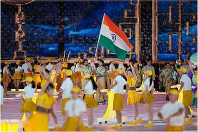 ಭಾರತದ ತ್ರಿವರ್ಣ ಧ್ವಜ ಹಿಡಿದಿರುವ ಲವ್ಲಿನಾ ಬೊರ್ಗೊಹೈನ್‌ ಮತ್ತು  ಹರ್ಮನ್‌ಪ್ರೀತ್‌ ಸಿಂಗ್‌