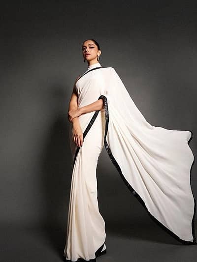 ಸೀರೆಯಲ್ಲಿ ಮಿಂಚಿದ ನಟಿ ದೀಪಿಕಾ  ಪಡುಕೋಣೆ