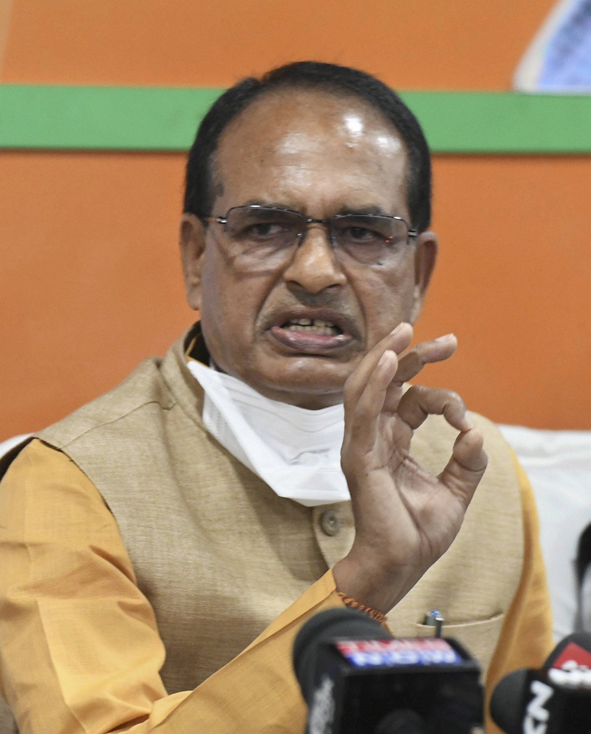 ನಿಂದನೆ ಸ್ವೀಕರಿಸಲೂ ಪವರ್‌ ಆಫ್‌ ಅಟಾರ್ನಿ: ಚೌಹಾಣ್‌ ವ್ಯಂಗ್ಯ