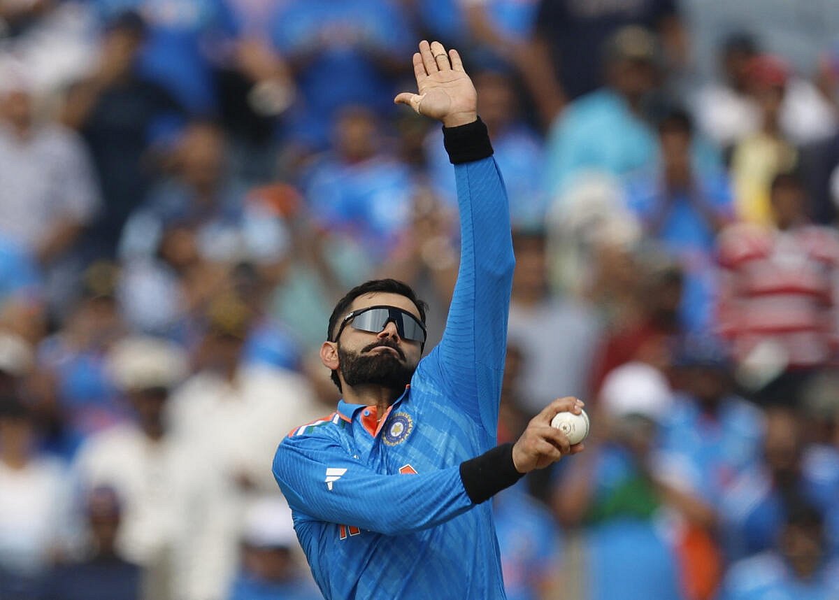 PHOTOS | ಬೌಲಿಂಗ್ ಮಾಡುವ ಮೂಲಕ ಗಮನ ಸೆಳೆದ ವಿರಾಟ್ ಕೊಹ್ಲಿ