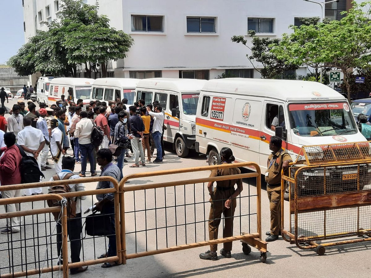 ಅತ್ತಿಬೆಲೆ ಪಟಾಕಿ ದುರಂತ: ಮೃತದೇಹಗಳ ಹಸ್ತಾಂತರ, ತಮಿಳುನಾಡಿಗೆ ಸಾಗಣೆ