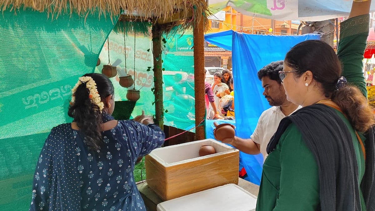 ಕೊಳಕು ನೀರಿನಲ್ಲಿ ಅದ್ದಿದ ಮಡಿಕೆಯಲ್ಲಿ ಪಾನೀಯ ಮಾರಾಟ; 'ಮಟ್ಕಾ ಸೋಡಾ' ಮಳಿಗೆ ಬಂದ್