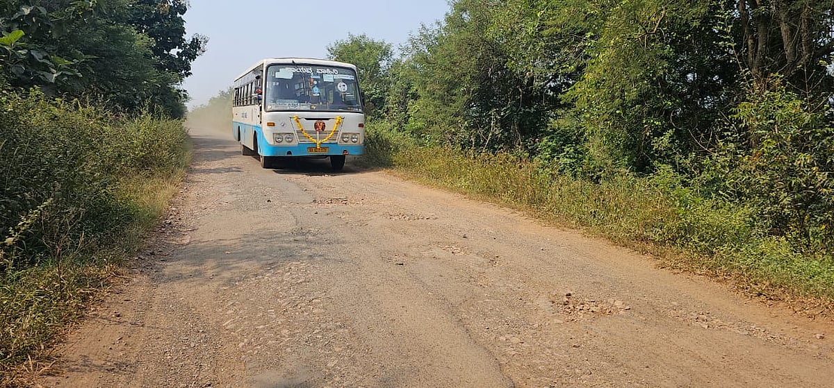 ಗುಣವಂತೆ: ಬಸ್‌ ಸಂಚಾರವಿಲ್ಲದೆ ಪರದಾಟ; ಸಂಪರ್ಕಕ್ಕೆ ಒತ್ತಾಯ 