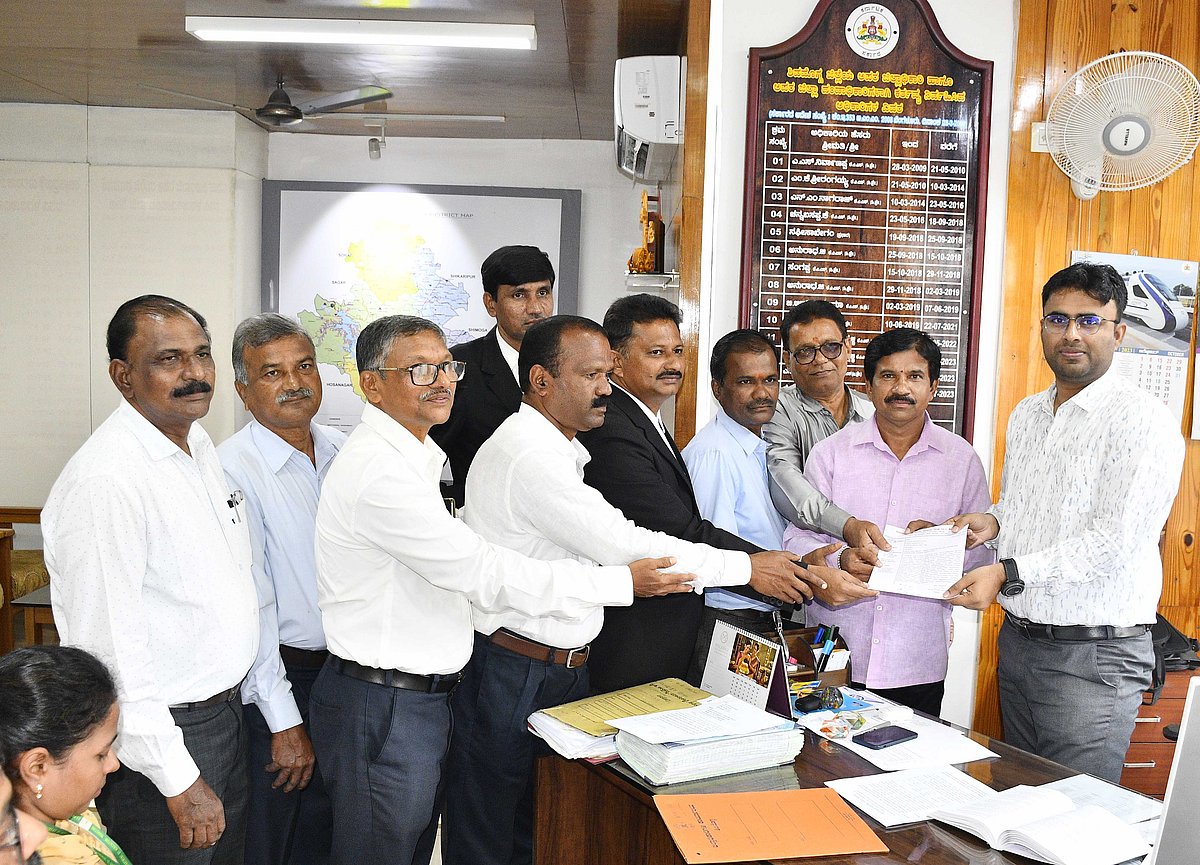 ಆಶ್ರಯ ಯೋಜನೆಗೆ ಬಂಗಾರಪ್ಪ ಹೆಸರಿಡಿ: ಮುಖ್ಯಮಂತ್ರಿಗೆ ಮನವಿ 