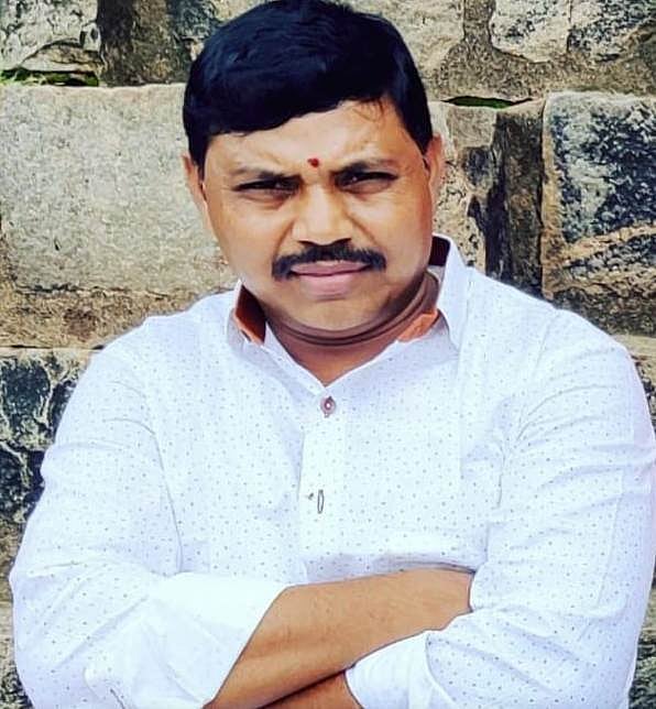 ಮಾಗಡಿ | ಪತ್ನಿಯ ಸೀಮಂತಕ್ಕೆ ಹೂ ತರಲು ತೆರಳಿದ್ದ ಪತಿಗೆ ಬಸ್‌ ಡಿಕ್ಕಿ, ಸಾವು