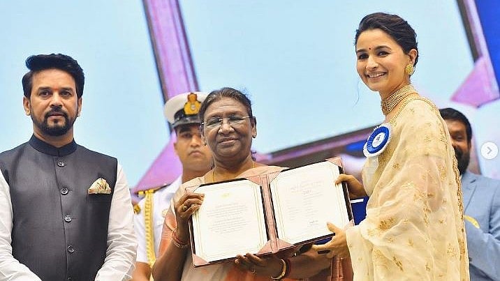 ಮದುವೆ ಸೀರೆಯುಟ್ಟು ರಾಷ್ಟ್ರ ಪ್ರಶಸ್ತಿ ಪಡೆದ ನಟಿ ಅಲಿಯಾ ಭಟ್‌