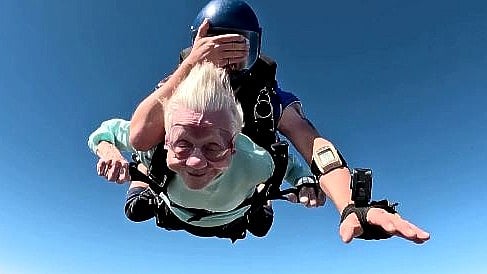 104 ನೇ ವಯಸ್ಸಿನಲ್ಲಿ ಸ್ಕೈಡೈವ್ ಮಾಡಿ ದಾಖಲೆ ಮಾಡಿದ್ದ ಚಿಕಾಗೊ ಅಜ್ಜಿ ನಿಧನ