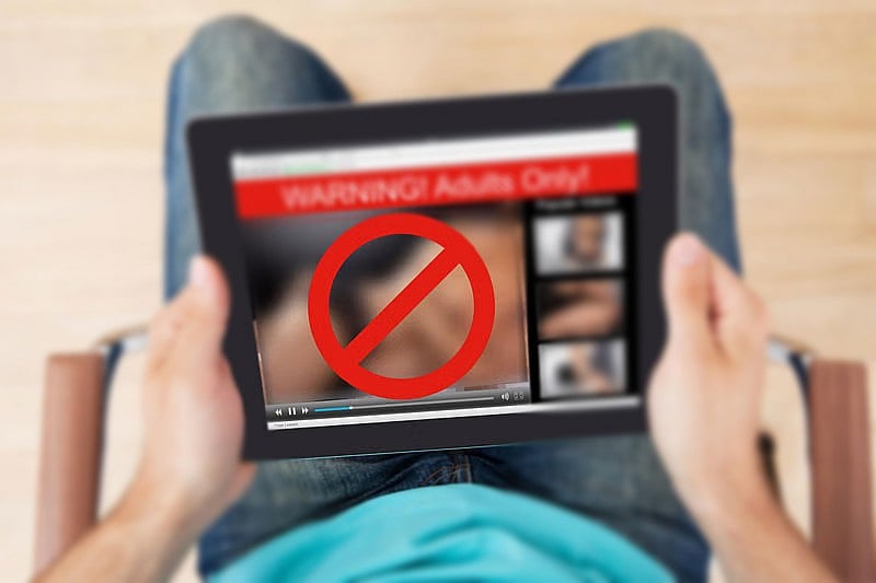 ಮಕ್ಕಳಿಗೆ ಚಾಕಲೇಟ್ ಆಸೆ ತೋರಿಸಿ, ಅಶ್ಲೀಲ ವಿಡಿಯೊ ಮಾಡಿದ ಅಡುಗೆ ಸಿಬ್ಬಂದಿ: ಆರೋಪ