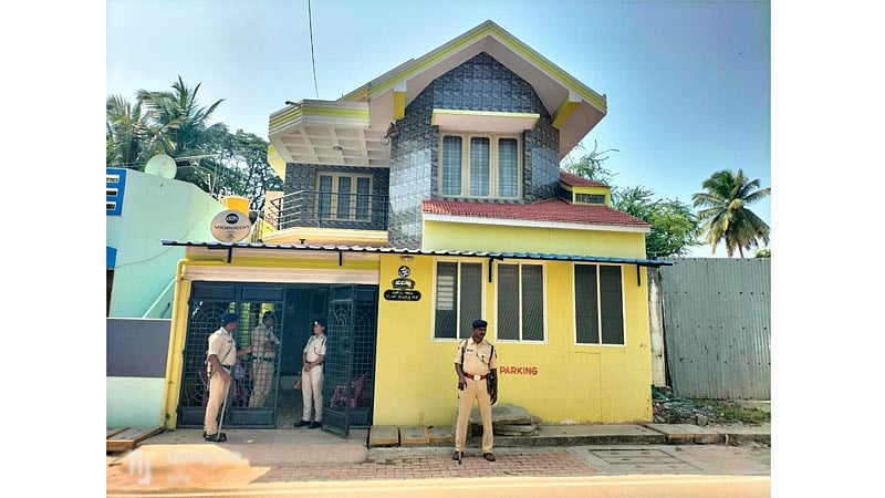 ಶಿವಮೊಗ್ಗ ಡಿಸಿಸಿ ಬ್ಯಾಂಕ್ ಅಧ್ಯಕ್ಷರ ಮನೆ, ಕಚೇರಿ ಮೇಲೆ ಇ.ಡಿ. ಅಧಿಕಾರಿಗಳ ದಾಳಿ