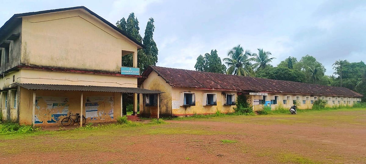 ಪಡುಬಿದ್ರಿ: ಮುಚ್ಚುವ ಹಂತದಲ್ಲಿ ಸರ್ಕಾರಿ ಶಾಲೆ, ಕಾಲೇಜು