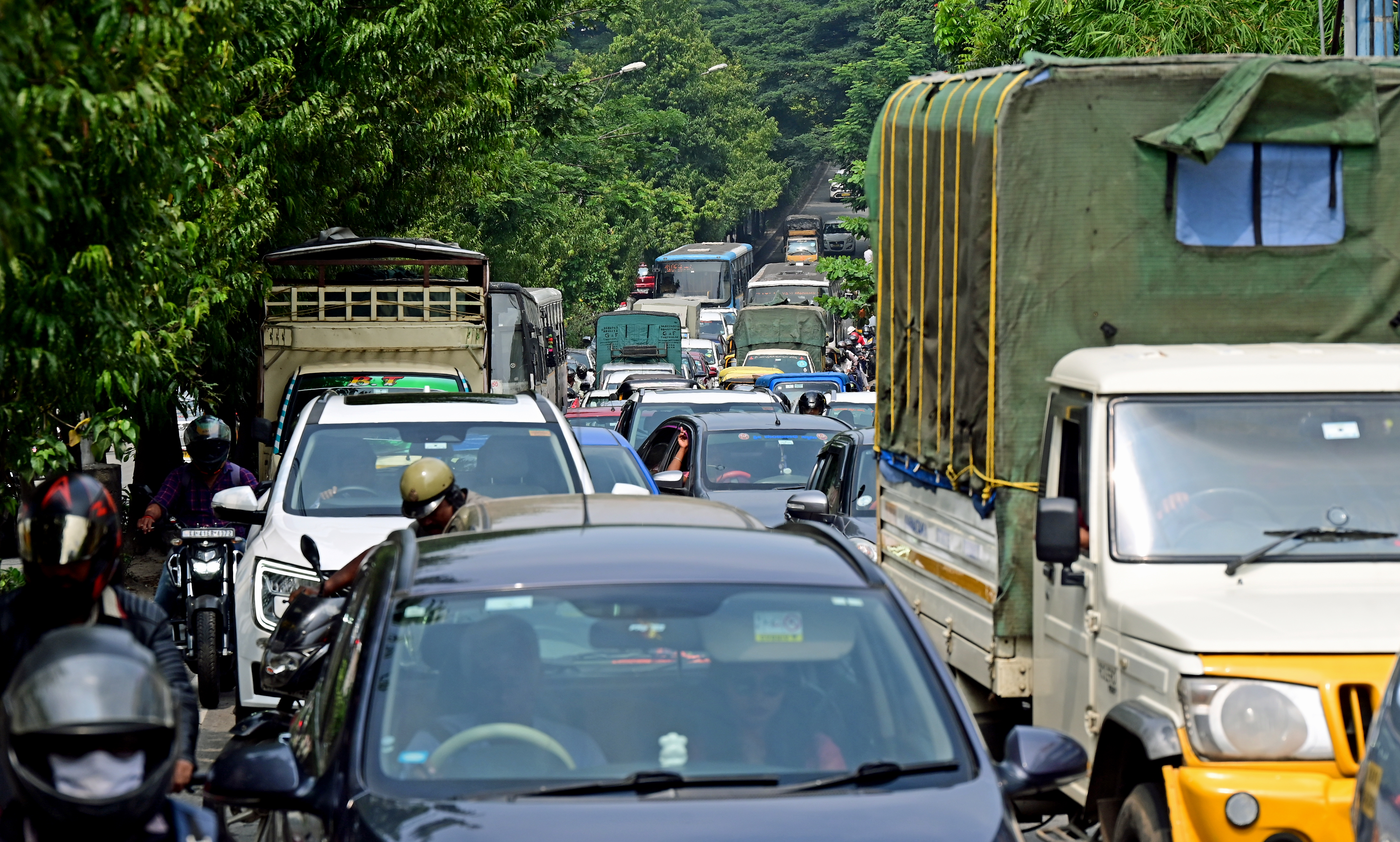 ನಗರದ ಹೊರವರ್ತುಲ ರಸ್ತೆಯ ಕತ್ರಿಗುಪ್ಪೆ ಸಿಗ್ನಲ್ ಬಳಿ ವಾಹನ ದಟ್ಟಣೆ
-ಪ್ರಜಾವಾಣಿ ಚಿತ್ರ/ ರಂಜು ಪಿ