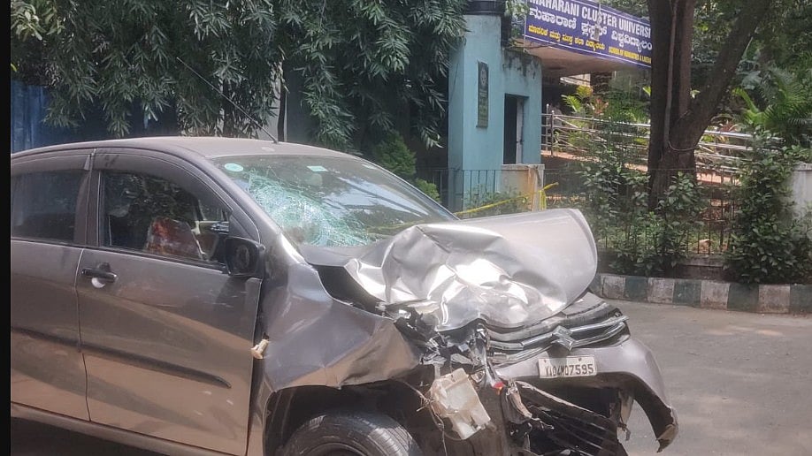 ಬೆಂಗಳೂರು | ಪ್ರಾಧ್ಯಾಪಕರ ಕಾರು ಅಪಘಾತ: ಶಿಕ್ಷಕಿ–ವಿದ್ಯಾರ್ಥಿಗಳಿಗೆ ತೀವ್ರ ಗಾಯ