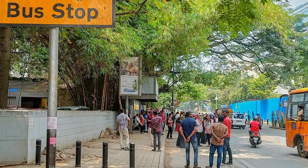 ಬಸ್ ಶೆಲ್ಟರ್ ಕಳವಾಗಿಲ್ಲ ಅಧಿಕಾರಿಗಳಿಂದಲೇ ತೆರವು: ಪತ್ತೆ ಮಾಡಿದ ಪೊಲೀಸರು
