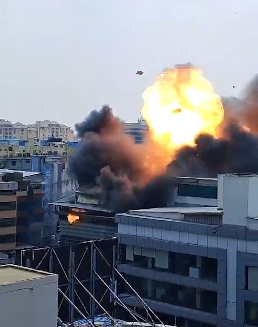 5ಕ್ಕೂ ಹೆಚ್ಚು ಸಿಲಿಂಡರ್‌ಗಳು ಸ್ಫೋಟ: ಭಾರಿ ಶಬ್ದಕ್ಕೆ ಬೆಚ್ಚಿದ ಜನರು