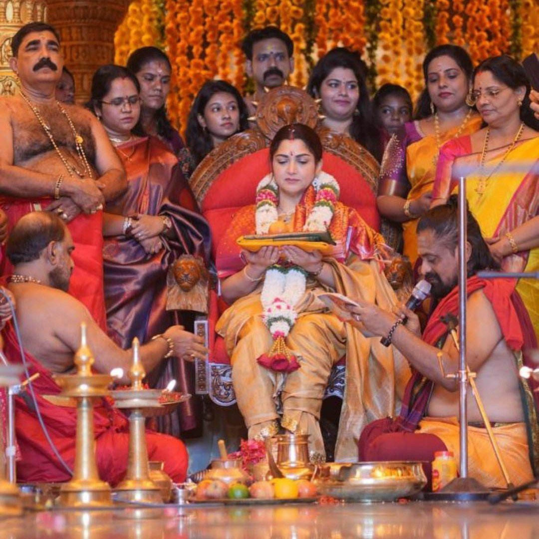 ನಟಿ, NCW ಸದಸ್ಯೆ ಖುಷ್ಬೂ ಸುಂದರ್‌ಗೆ ಕೇರಳದ ದೇಗುಲದಲ್ಲಿ ಪಾದ ತೊಳೆದು ನಾರಿ ಪೂಜೆ