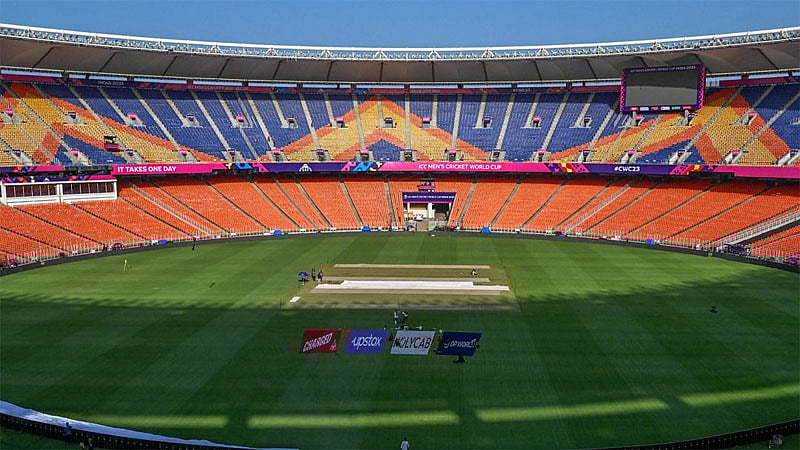 ICC World Cup 2023 | ಬಲವಾದ ಗಾಳಿ: ಕಳಚಿ ಬಿದ್ದ ಏಕನಾ ಕ್ರೀಡಾಂಗಣದ ಹೋರ್ಡಿಂಗ್‌