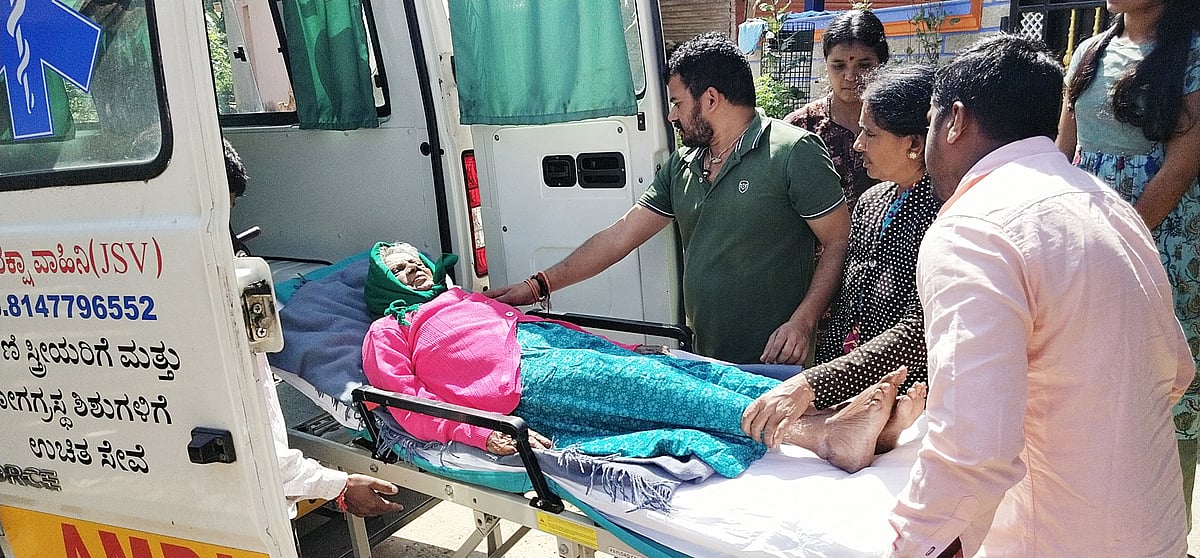 ಬೆಂಗಳೂರಿನ ಅಪೋಲೊ ಆಸ್ಪತ್ರೆಗೆ ಸಾಲು ಮರದ ತಿಮ್ಮಕ್ಕ ದಾಖಲು