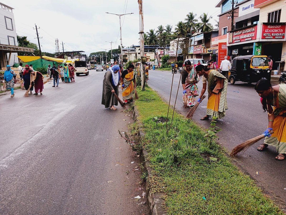 ನಾಗದೇವತಾ ದೇವಸ್ಥಾನದ ಆವರಣದಲ್ಲಿ ಸ್ವಚ್ಛತೆ ಇಂದು