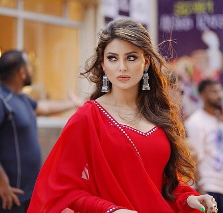 ಭಾರತ-ಪಾಕ್ ಪಂದ್ಯದ ವೇಳೆ 24 ಕ್ಯಾರೆಟ್ ಚಿನ್ನದ ಐಫೋನ್ ಕಳವು; ನಟಿ ಊರ್ವಶಿ ರೌಟೇಲ