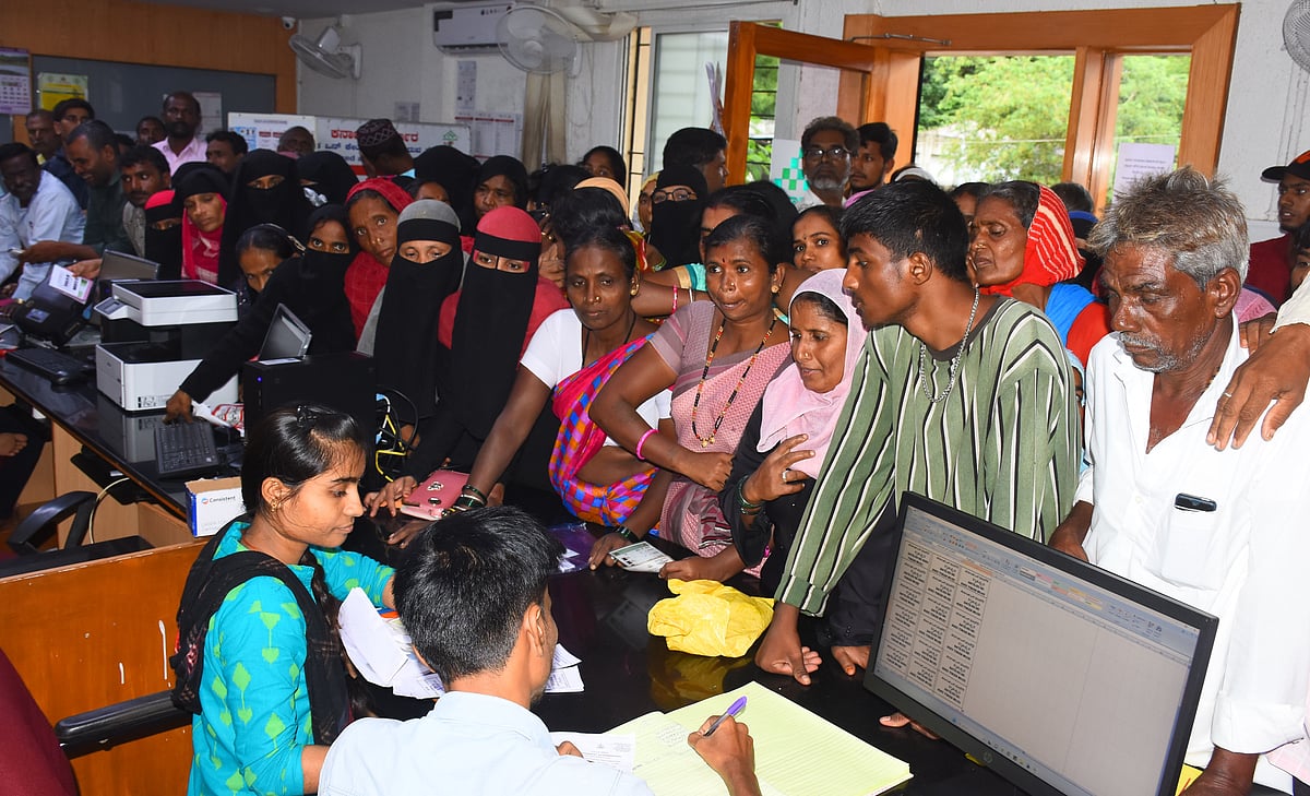 ಯಾದಗಿರಿ: ಆಗದ ಆಧಾರ್‌ ಜೋಡಣೆ, ಗೃಹಲಕ್ಷ್ಮಿಯರಿಗೆ ಸಿಗದ ಹಣ