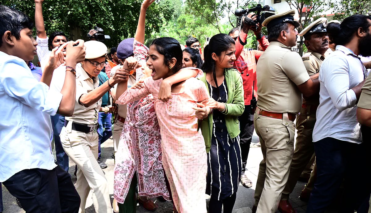 ಡಿಸಿಇಟಿ ದಾಖಲೆ ಪರಿಶೀಲನೆ: ದಟ್ಟಣೆಯ ಕಿರಿಕಿರಿ