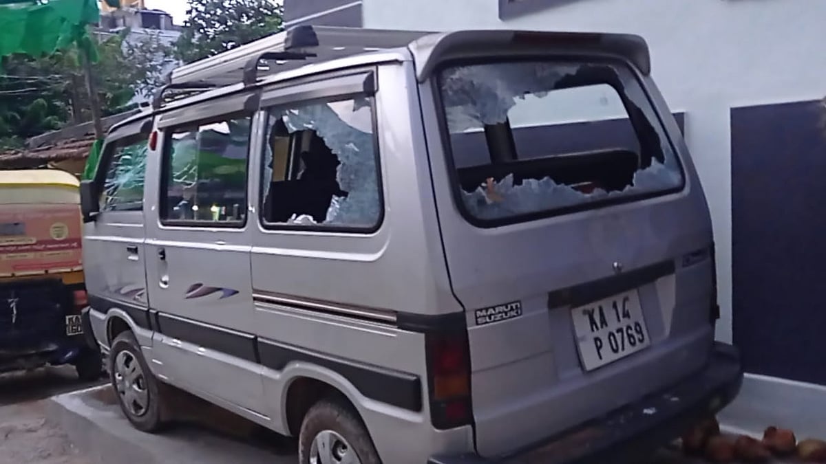 ಶಿವಮೊಗ್ಗ: ಹಿಂಸೆಗೆ ತಿರುಗಿದ ಈದ್ ಮಿಲಾದ್ ಮೆರವಣಿಗೆ, ವಾಹನಗಳ ಮೇಲೆ ಕಲ್ಲು ತೂರಾಟ