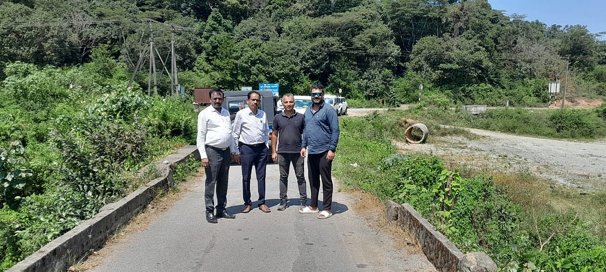 ಶಿಥಿಲ ಸೇತುವೆ ವೀಕ್ಷಿಸಿದ ಲೋಕೋಪಯೋಗಿ ಇಲಾಖೆ ಎಇಇ