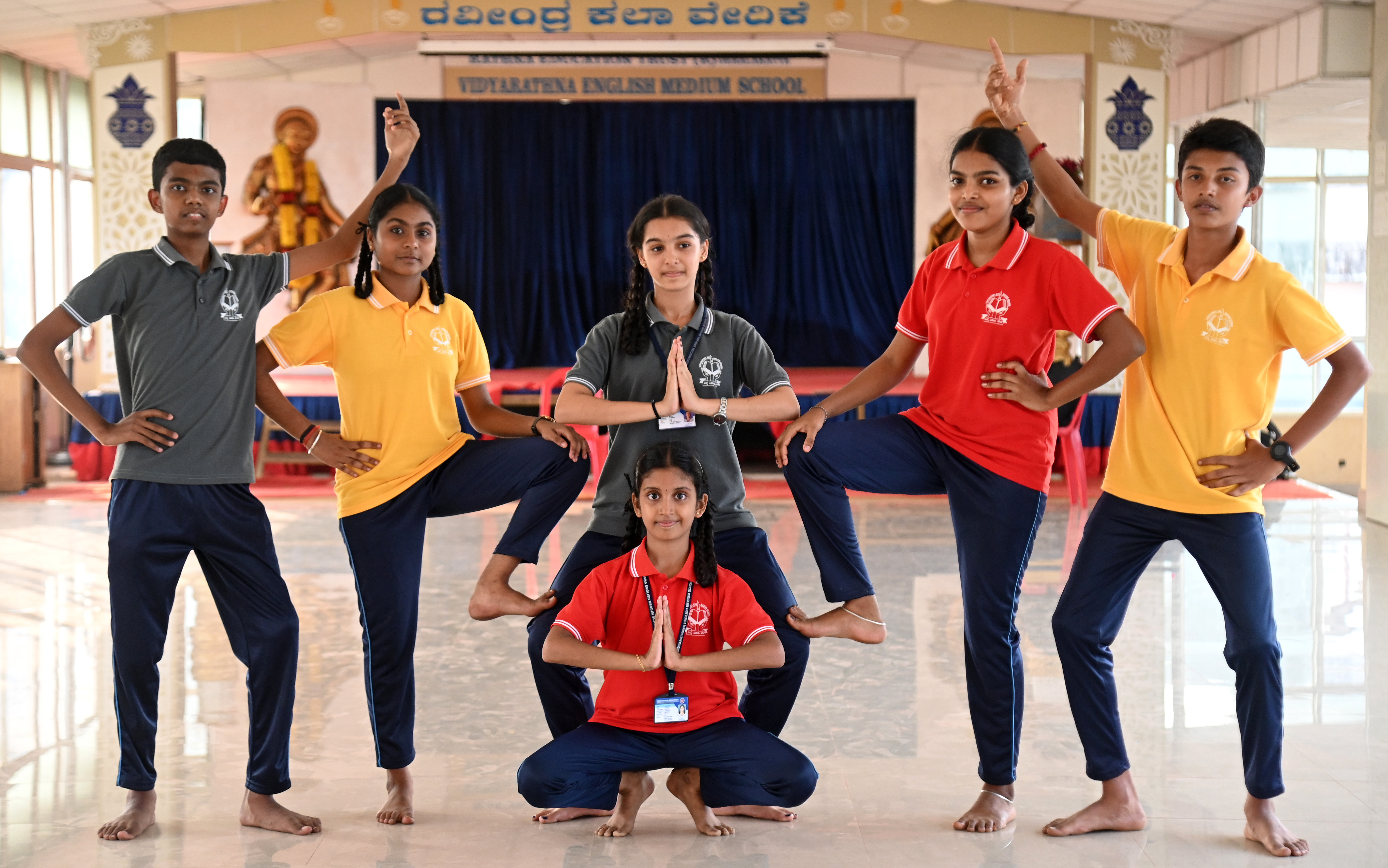 ದಕ್ಷಿಣ ಕನ್ನಡ ಜಿಲ್ಲೆಯ ದೇರಳಕಟ್ಟೆ ವಿದ್ಯಾರತ್ನ ಶಾಲೆಯಲ್ಲಿ ಯಕ್ಷಗಾನ ಆಭ್ಯಾಸದ ನಡುವೆ –‌ಪ್ರಜಾವಾಣಿ ಚಿತ್ರ / ಫಕ್ರುದ್ದೀನ್ ಎಚ್ 
